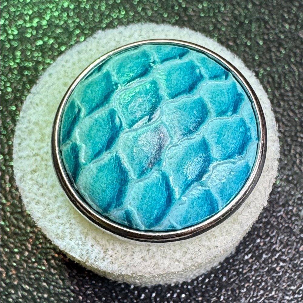Ginger Snaps 20mm Blue Faux Reptile pattern